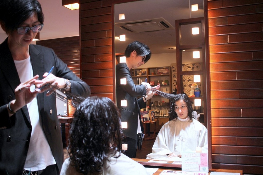 Salon INSOLITE BEAUTE package - Picture 2 - Anti-frizz haircut