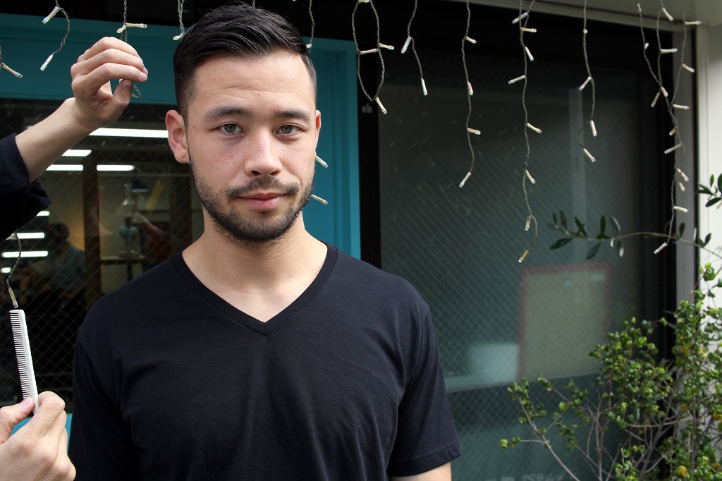 Salón de paquete El Estanque de pelo - Imagen 3 - corte de pelo muy atractivo para los hombres, parece estilista profesional, pero también muy