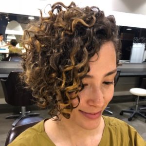 Sophistiqué coiffure japonaise pour les femmes - cheveux courts (par salon Nepenji, Tokyo)