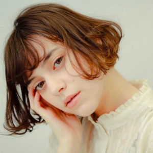 peinado japonés para las mujeres- cabello corto (por Salon apish Cherie , Tokio)