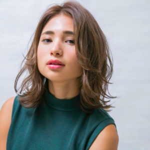 gaya rambut Jepang untuk wanita- Rambut sedang (oleh Salon seperti monyet Cherie , Tokyo)