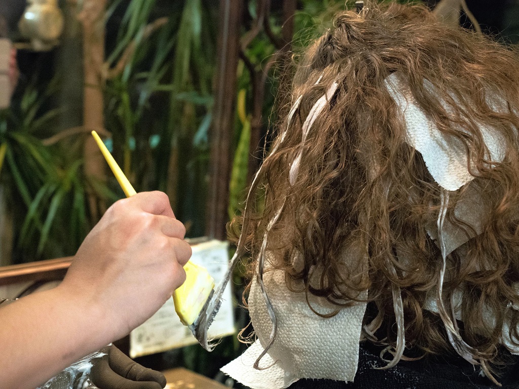 Salon paket Nepenji - Gambar 3 - 3D warna pada rambut keriting