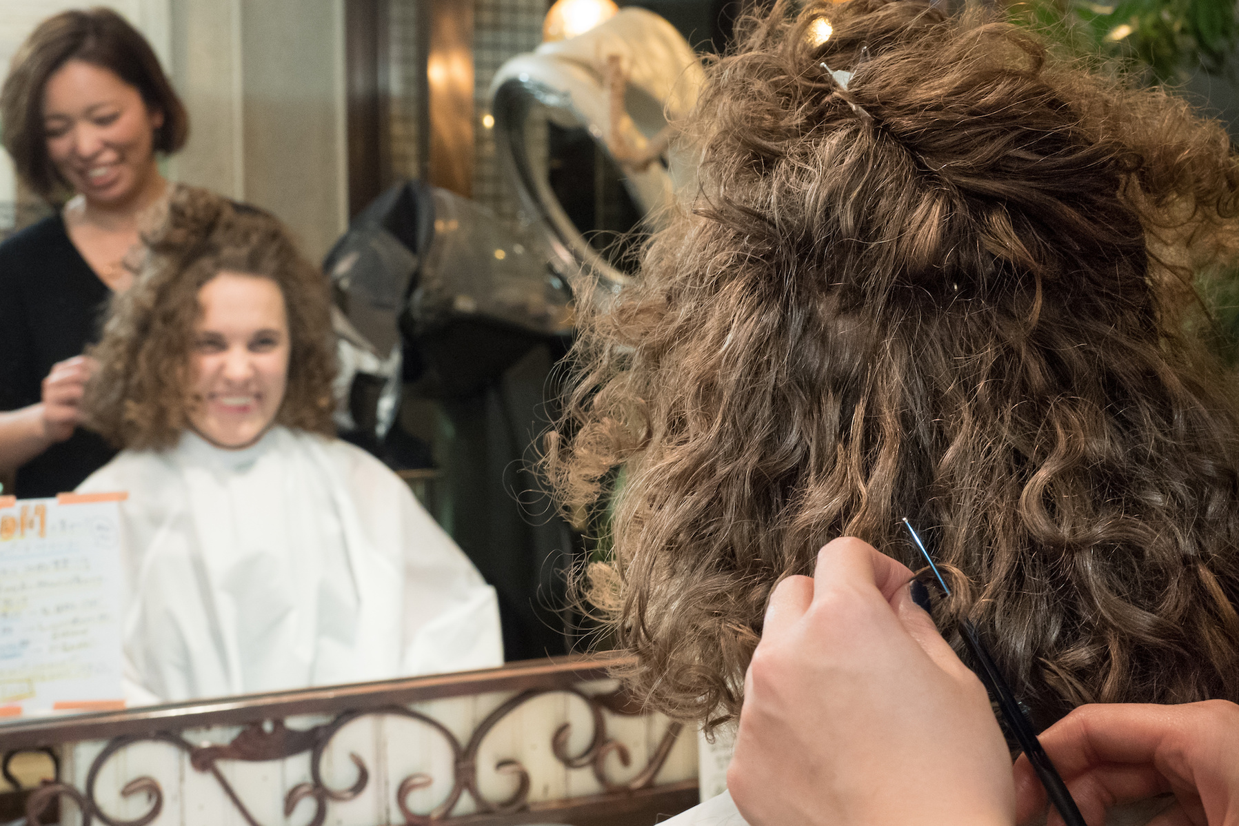 Rizado salón de corte de pelo en Tokio