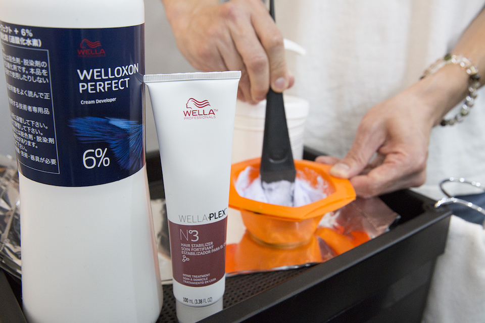 Media cabeza de Highlights con Wellaplex, Tokio Hair Salon