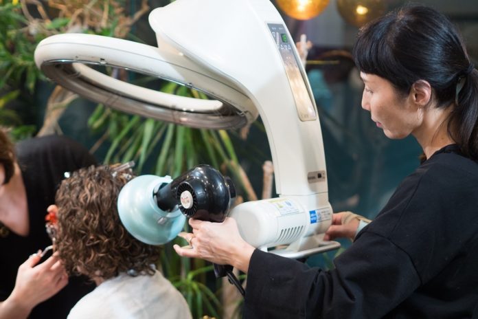 Las muchachas rizadas en Japón – Rutinas diarias y Consejos para el cuidado del rizo de rizos naturales