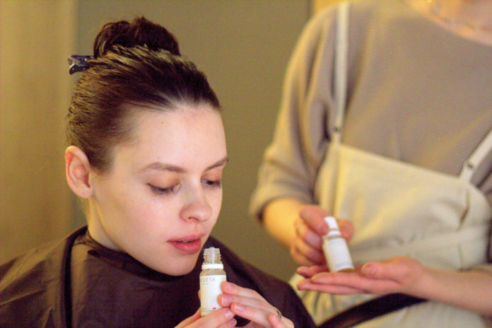 Revive et de désintoxication des cheveux dévitalisés avec une tête organique Spa à Tokyo